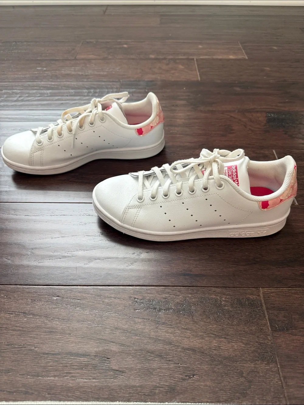 Adidas Stan Smith Boys 5.5 White Sneakers Pink Heel Tab Women’s 7.5 Equivalent - Picture 2 of 6